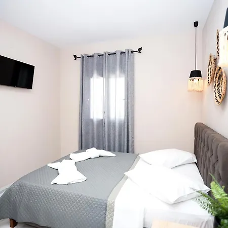 Greka Kalyves Polygyrou